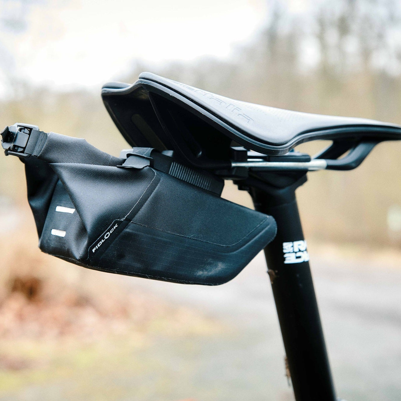 Sedlová brašna + Podpěra FIDLOCK PINCLIP SET Black