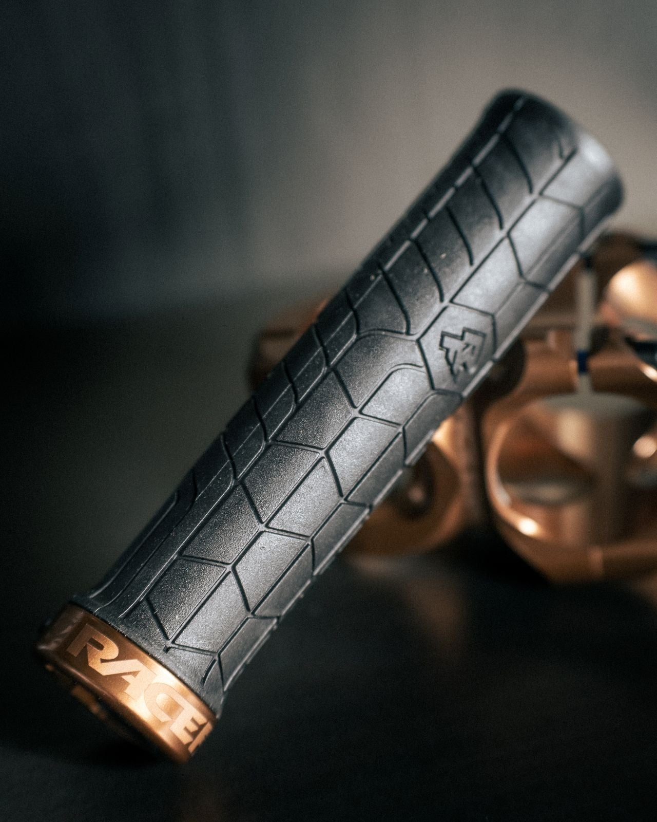 RACE FACE GETTA Lock-On Gripy 135mm Black/Bronze KashMoney