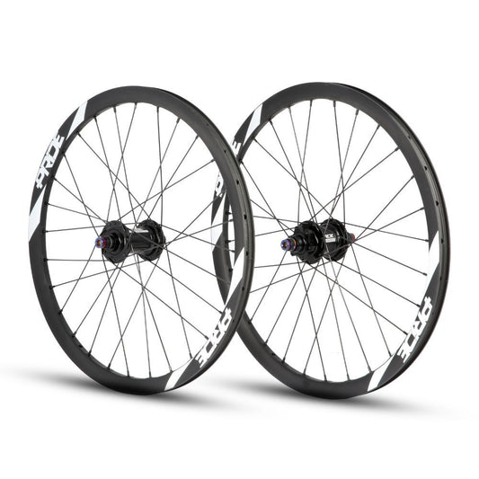 PRIDE 20" (451mm) Carbon Wave Matt White Fusion Disc Axes 10/10mm Wheel Set Black/White