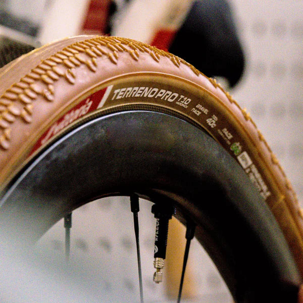 VITTORIA Terreno Pro T10 hardpack 700x35c Gravel Race natural Tubeless Ready Soft Beige Q2 2025 pneumatika