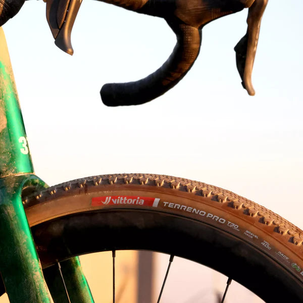 VITTORIA Terreno Pro T30 Fine Loose 700x45c Gravel Race Natural Tubeless Ready Soft Beige Q2 2025 pneumatika