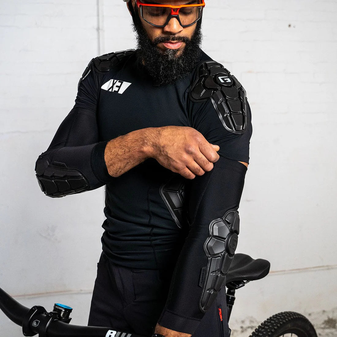 Chrániče loktů G-FORM PRO-X3 Matt Black